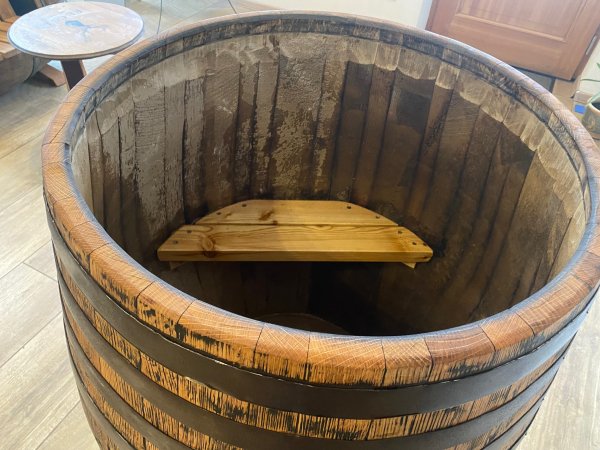 Tauchbecken Whiskyfass abgeschliffen 600 Liter Tauchbottich Saunatauchbecken